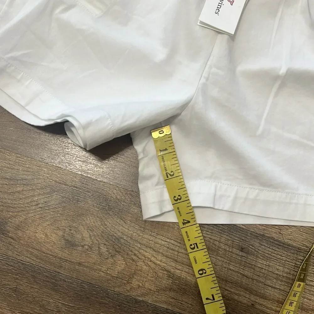 Vineyard Vines white pull on shorts size large 14